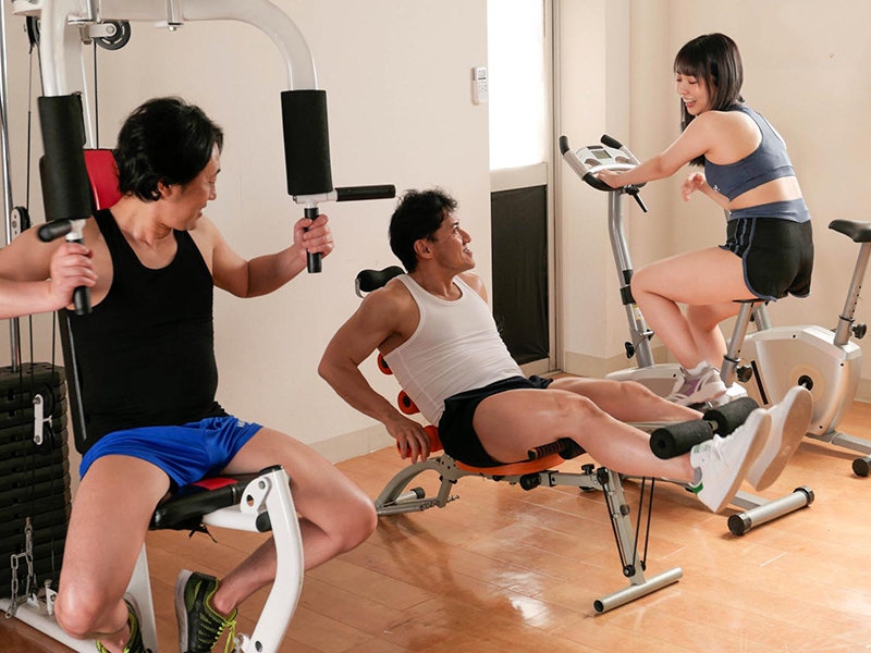 STARS-429 Gạ gái phòng gym - Makoto Toda